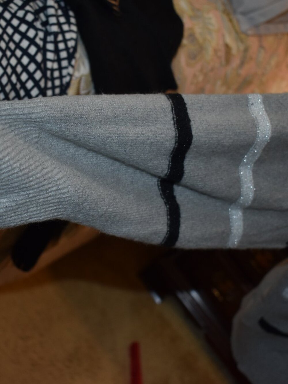 sweater - Picture 3 of 5